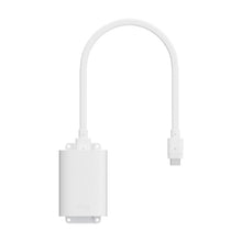 Adattatore Indoor PoE+ a USB-C bianco con cavo a U e connettore USB-C su sfondo bianco